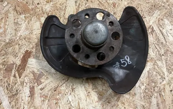 Mercedes-Benz C W203 Front wheel hub 