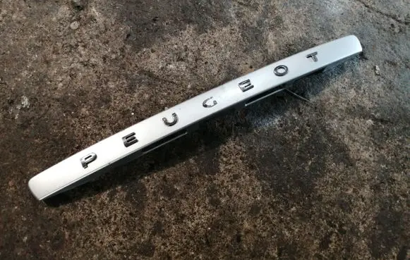 Peugeot 308 SW Trunk door license plate light bar 