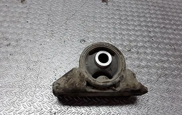 Suzuki Grand Vitara I Engine mount bracket