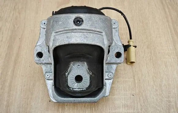 Audi Q5 SQ5 8R Engine mount bracket 8R0199381AA