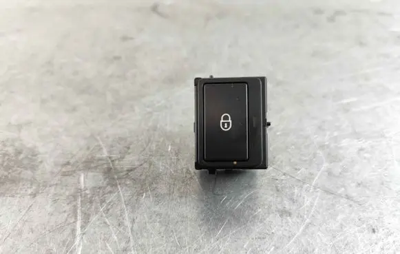 Land Rover Discovery Sport Central locking switch button LR067421