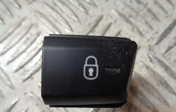 Peugeot 2008 I Central locking switch button 96750883ZD