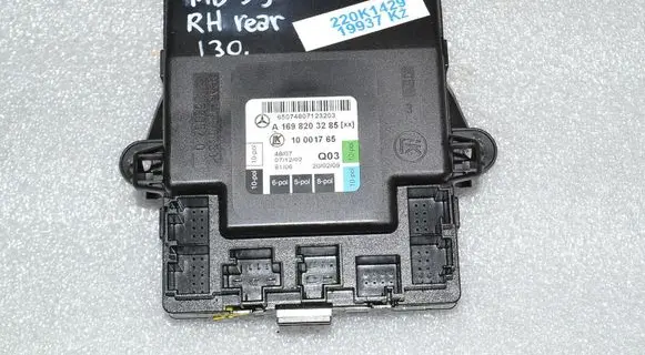 Mercedes-Benz B W245 Door control unit/module A1698203285
