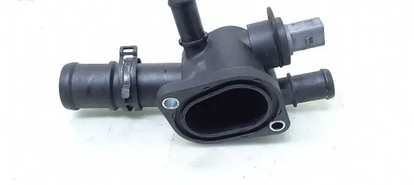Volkswagen Golf V Engine coolant pipe/hose 038121132D