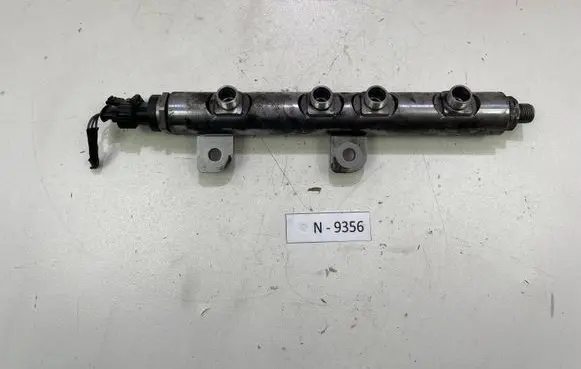 Land Rover Discovery 4 - LR4 Fuel main line pipe 0445216030