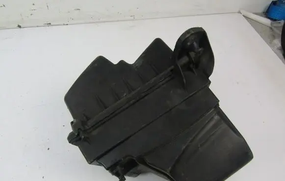 Ford Galaxy Air filter box 