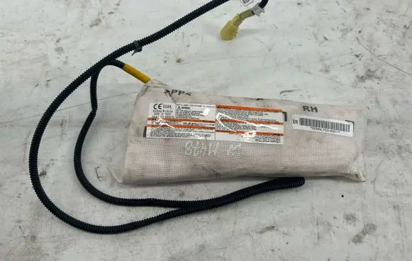 Nissan Leaf I (ZE0) Seat airbag 0589P1000413 SAB31007 308118750AC