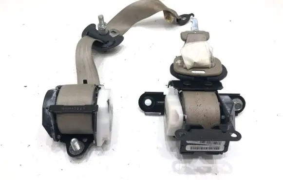 Honda Odyssey Rear seatbelt