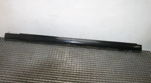 Chrysler 300C Sill 1LG57TRMAB