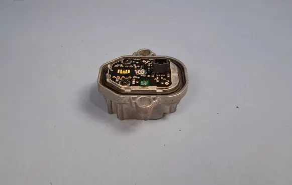 Volvo XC90 Headlight ballast module Xenon B132122B 32228296