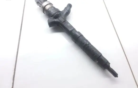 Toyota Corolla Verso E121 Fuel injector 2367027020