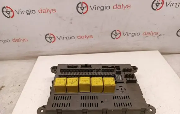 Land Rover Freelander Fuse box set 518665104