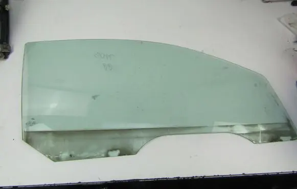 Ford Focus Front door window glass four-door 