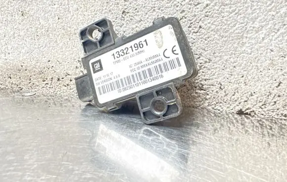 Opel Insignia A Tire pressure control unit 13321961 CU43392MHZ 2546AALM4MA4