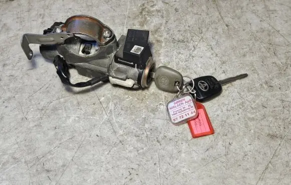 Toyota Avensis T250 Ignition lock 8978305010 736661A