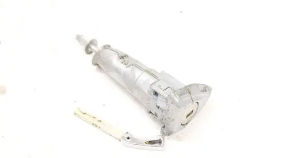 Skoda Octavia Mk4 Front door lock (next to the handle) 5780655