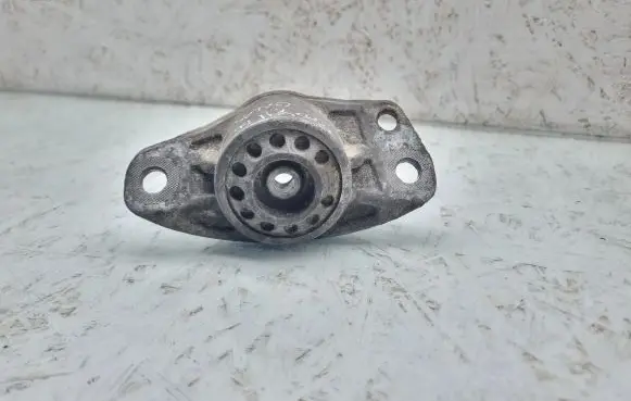Volkswagen PASSAT B6 Front shock absorber mounting bracket 3C0513353