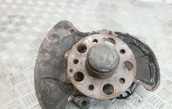 Mercedes-Benz C W203 Front wheel hub spindle knuckle 