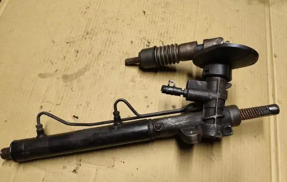 Chrysler PT Cruiser Steering rack P05093465AA