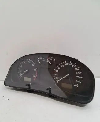 Volkswagen PASSAT B5 Speedometer (instrument cluster) 88311
