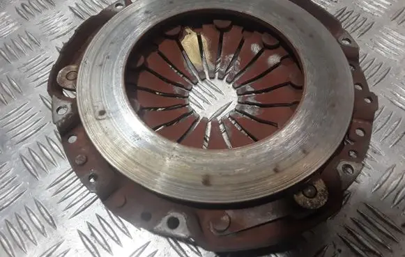 Volkswagen Polo Pressure plate 051141025B