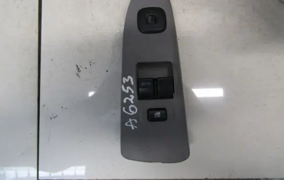 Mazda Premacy Electric window control switch 03200320