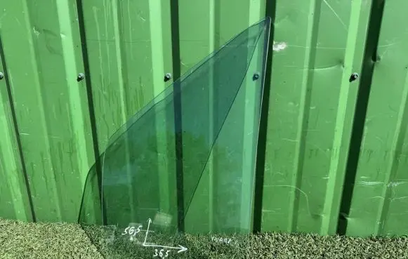 Opel Vivaro Front door vent window glass four-door 91166259