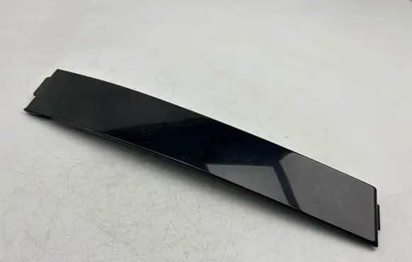 Volkswagen Tiguan Front door glass trim molding 5N0837901