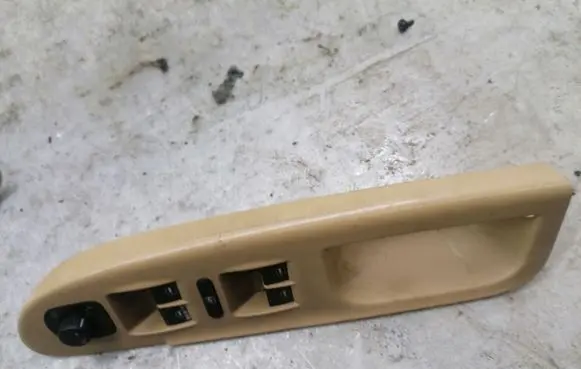 Volkswagen PASSAT B6 Electric window control switch