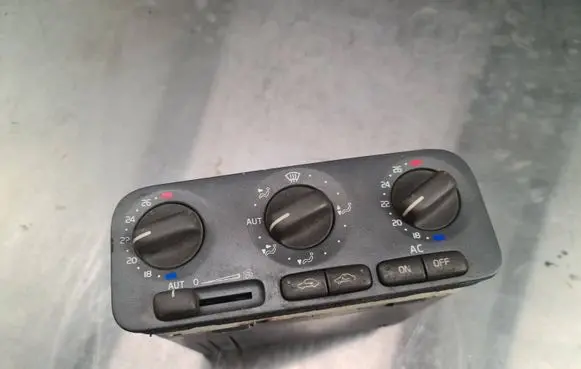 Volvo V70 Climate control unit 9171799