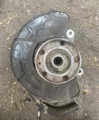 Volvo V70 Front wheel hub