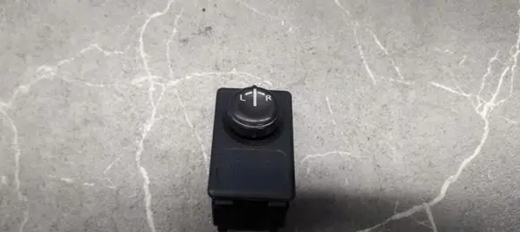 Nissan X-Trail T32 Wing mirror switch