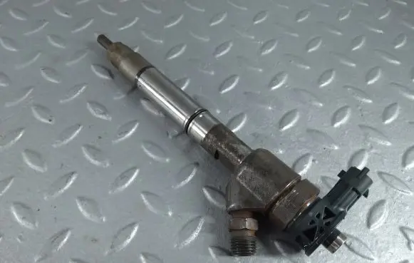 KIA Ceed Fuel injector 338002A610 0445110589