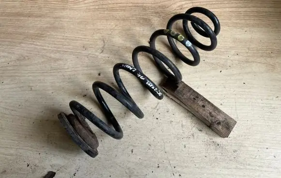 Skoda Octavia Mk2 (1Z) Rear coil spring 1K0511115BF