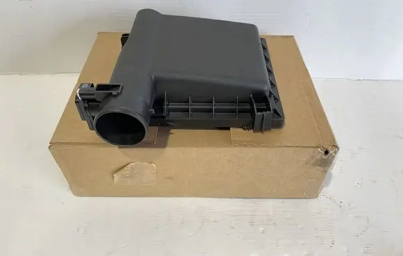 Toyota Auris E180 Air filter box cover 177050T060