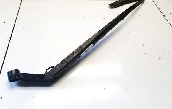 Toyota Auris 150 Front wiper blade arm