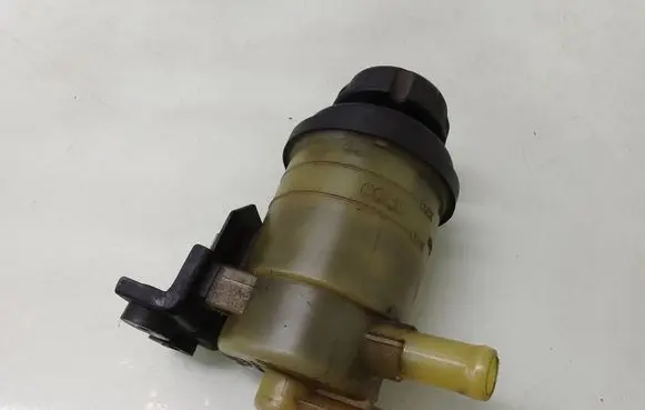 KIA Carens I Power steering fluid tank/reservoir