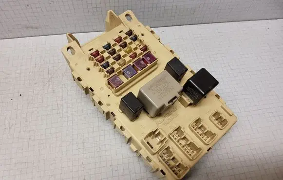 Toyota Yaris Fuse module 8198050030 0665004650 9098702012