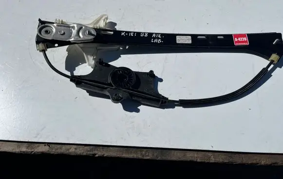 Volkswagen PASSAT B8 Rear door window regulator with motor 3G5839462A