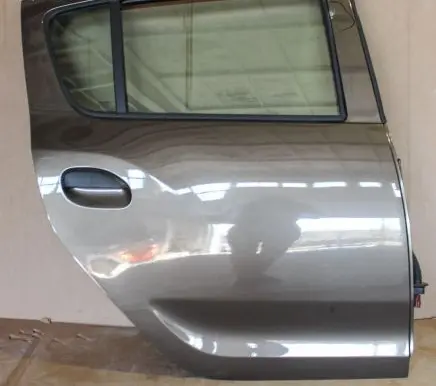 Dacia Sandero Rear door
