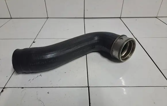 Volkswagen Jetta V Intercooler hose/pipe 1K0145762T 1K0145832F