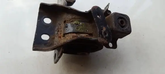 Toyota Corolla E120 E130 Engine mount bracket 1237227020 12372-27020
