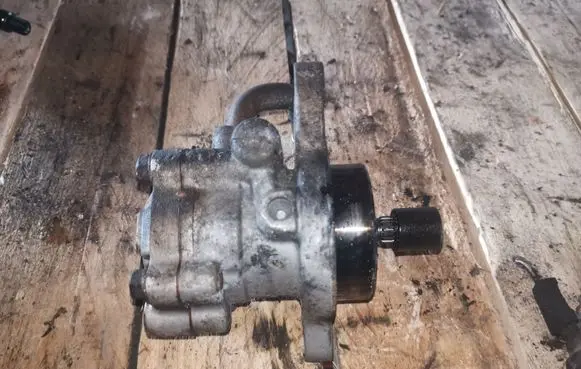 Nissan X-Trail T30 Power steering pump 29092168