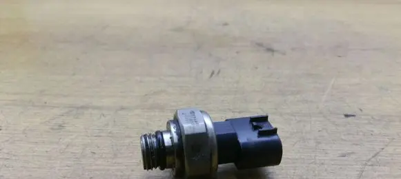 Toyota Avensis T250 Oil pressure sensor 8944851010