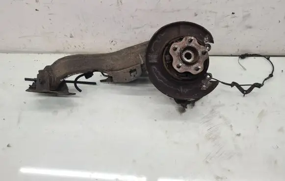 Nissan Qashqai+2 Rear wheel hub spindle/knuckle 