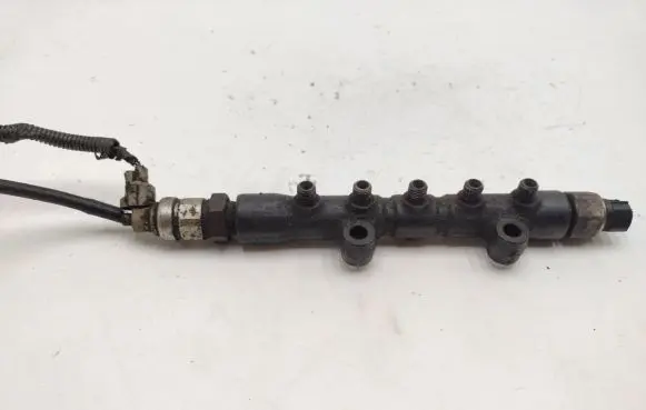 Toyota Avensis Verso Fuel main line pipe