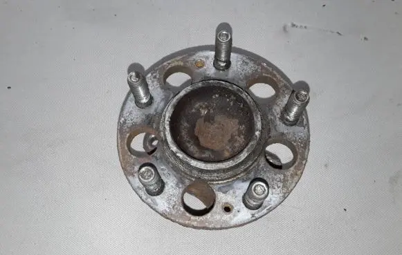 KIA Carens III Rear wheel hub 52730A4000