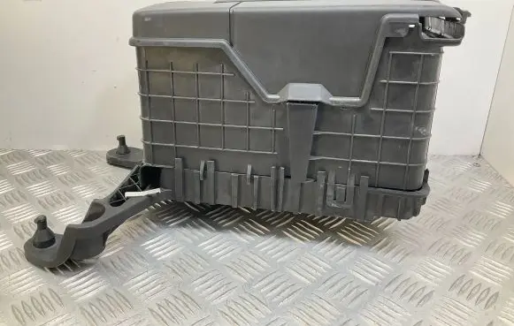 Volkswagen Jetta VI Battery box tray 1K0915333H 3G0915443A 1K0915335C