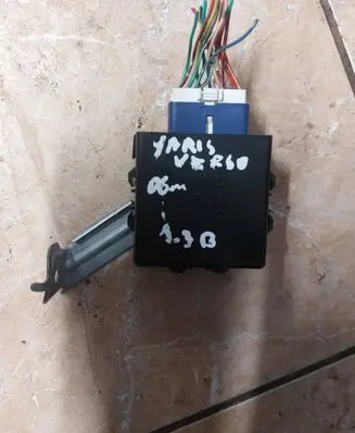 Toyota Yaris Verso Day light relay 8281052020