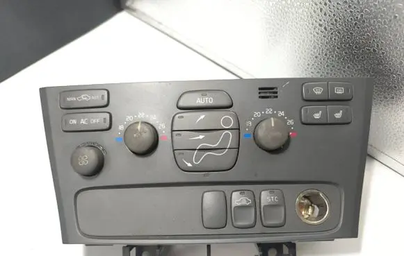 Volvo S60 Climate control unit 8682930 M6215200102